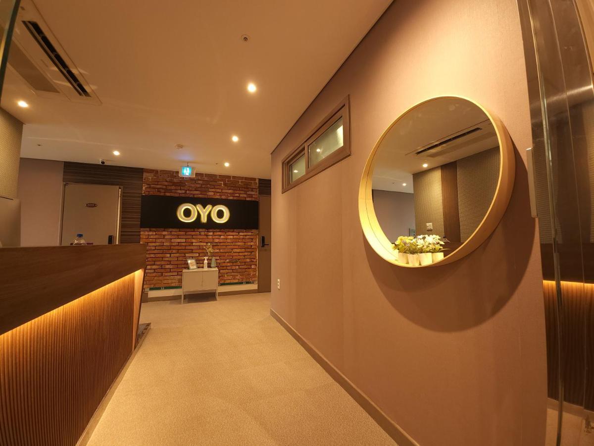 Oyo Hostel Myeongdong 2 Сеул Екстер'єр фото