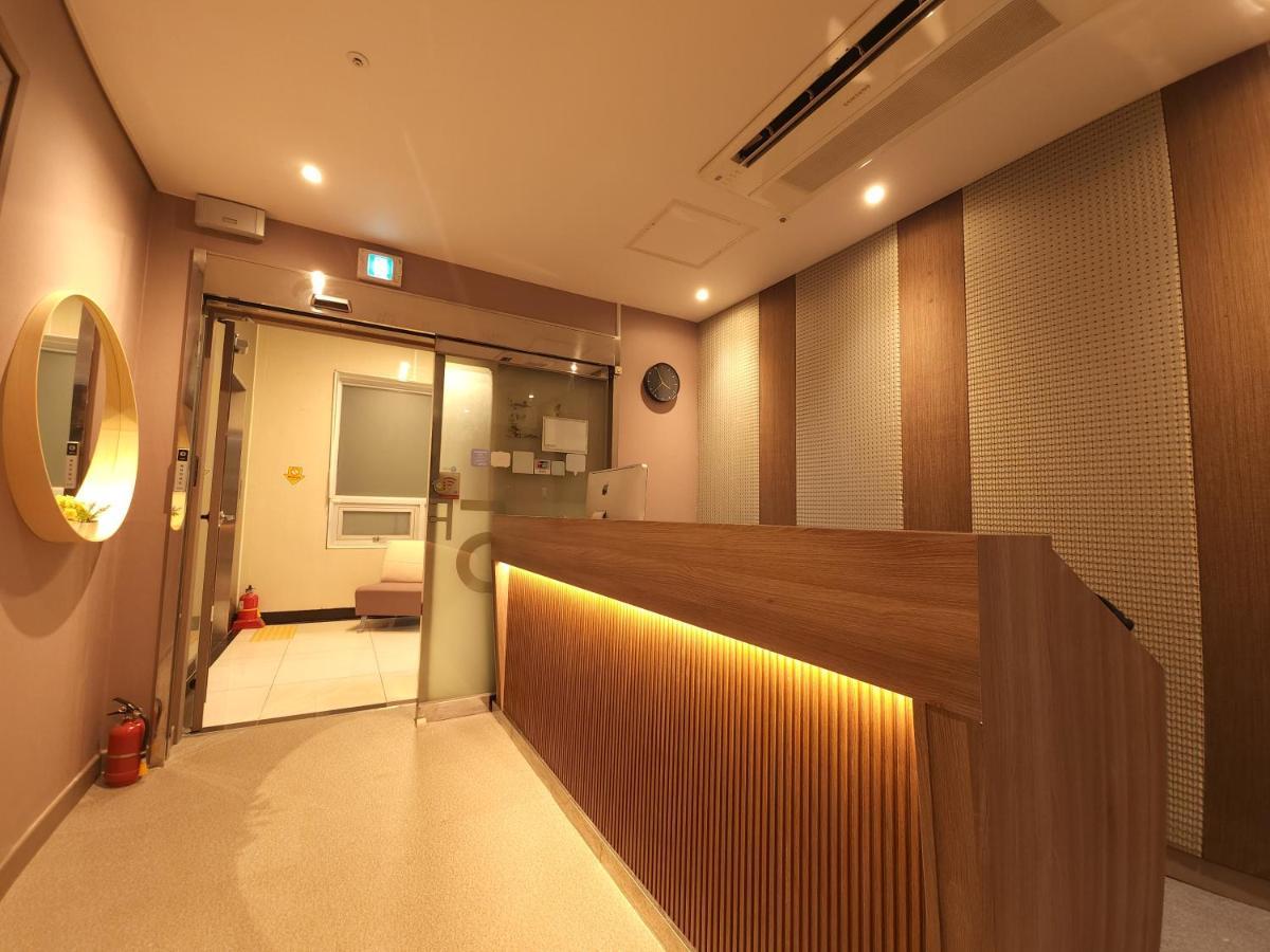 Oyo Hostel Myeongdong 2 Сеул Екстер'єр фото