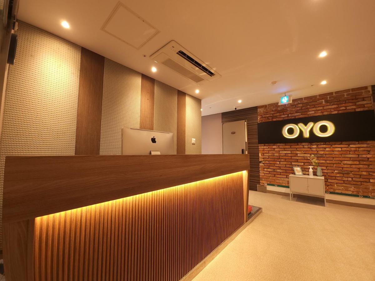Oyo Hostel Myeongdong 2 Сеул Екстер'єр фото