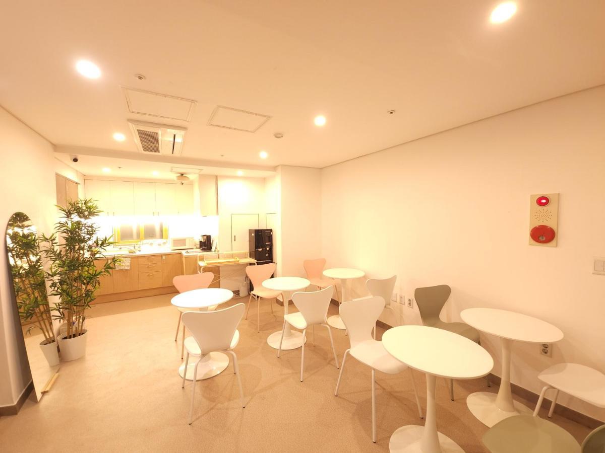 Oyo Hostel Myeongdong 2 Сеул Екстер'єр фото