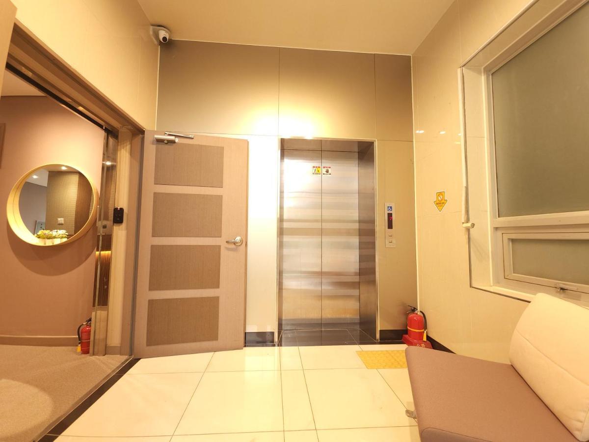 Oyo Hostel Myeongdong 2 Сеул Екстер'єр фото