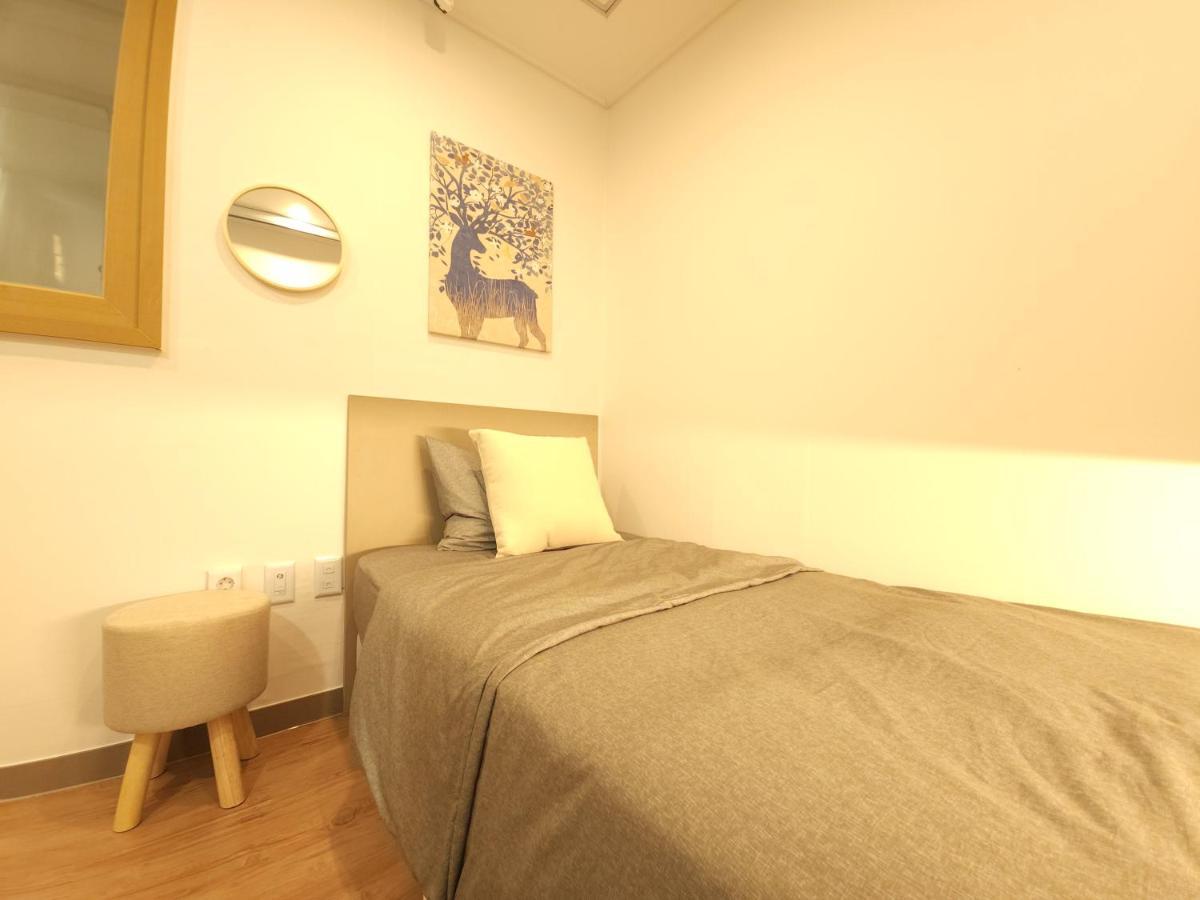 Oyo Hostel Myeongdong 2 Сеул Екстер'єр фото