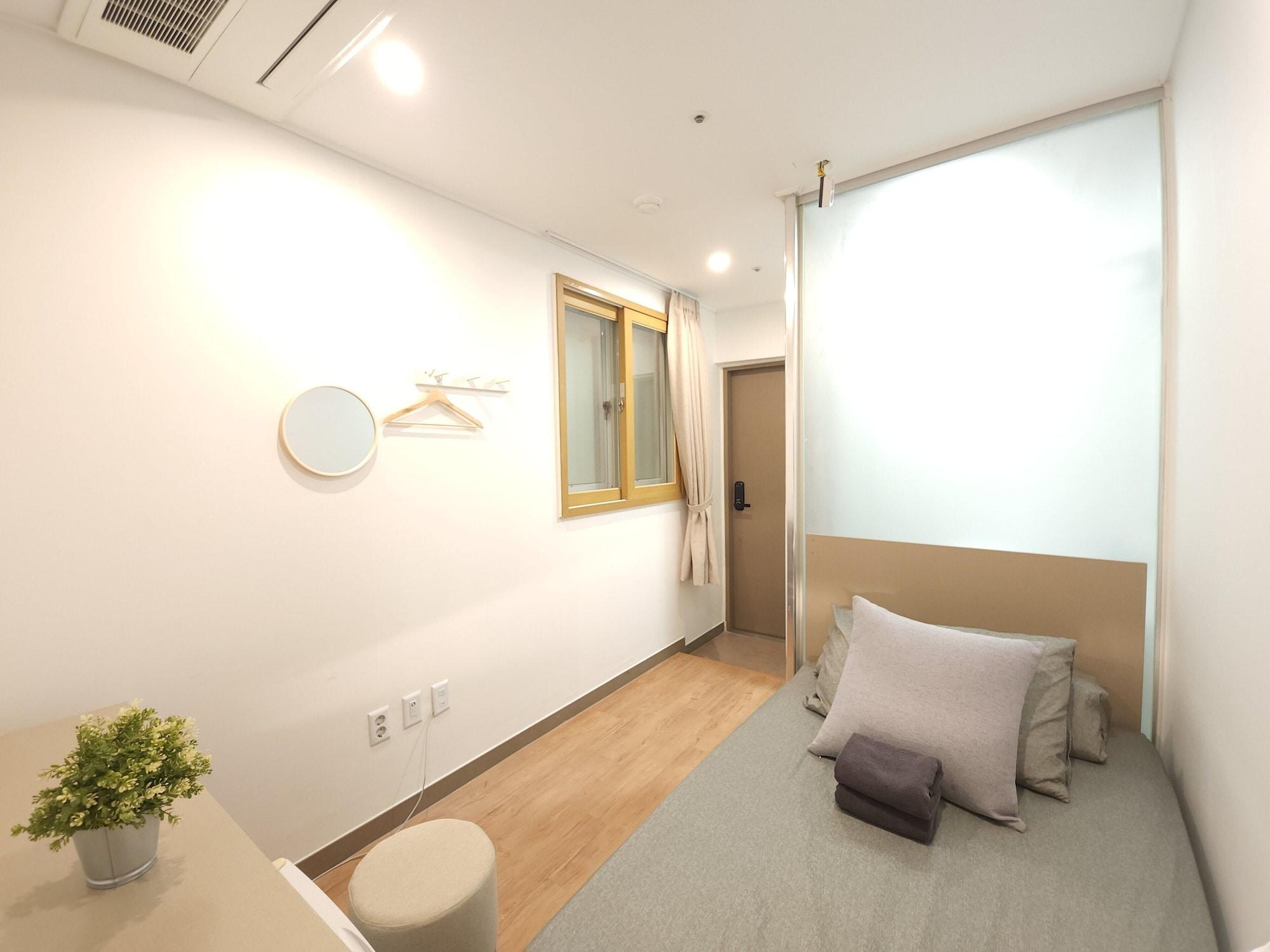Oyo Hostel Myeongdong 2 Сеул Екстер'єр фото