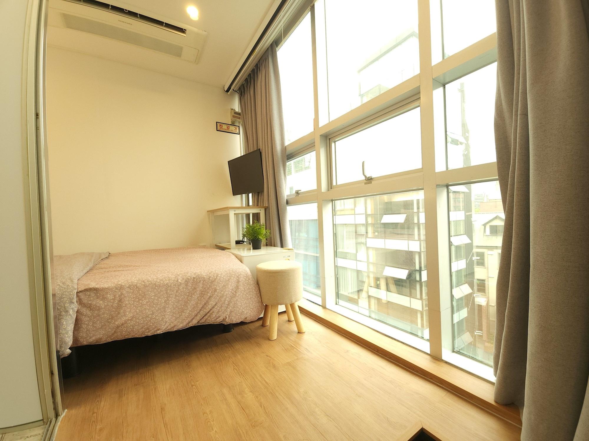 Oyo Hostel Myeongdong 2 Сеул Екстер'єр фото
