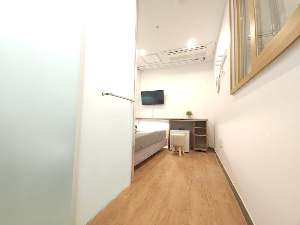 Oyo Hostel Myeongdong 2 Сеул Екстер'єр фото
