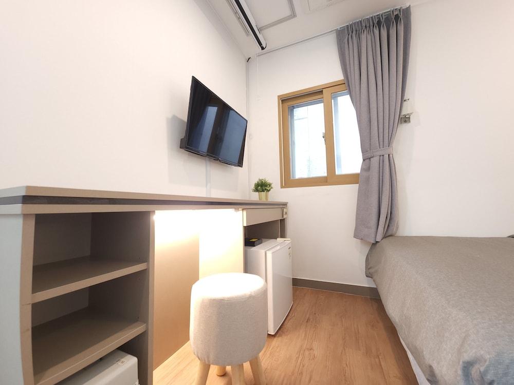 Oyo Hostel Myeongdong 2 Сеул Екстер'єр фото