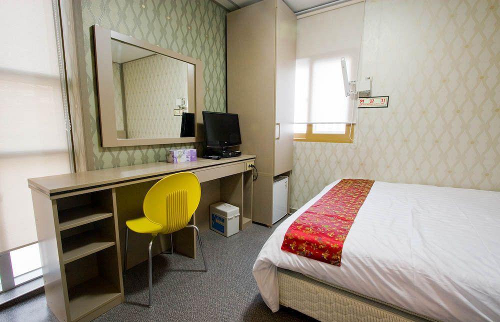 Oyo Hostel Myeongdong 2 Сеул Екстер'єр фото