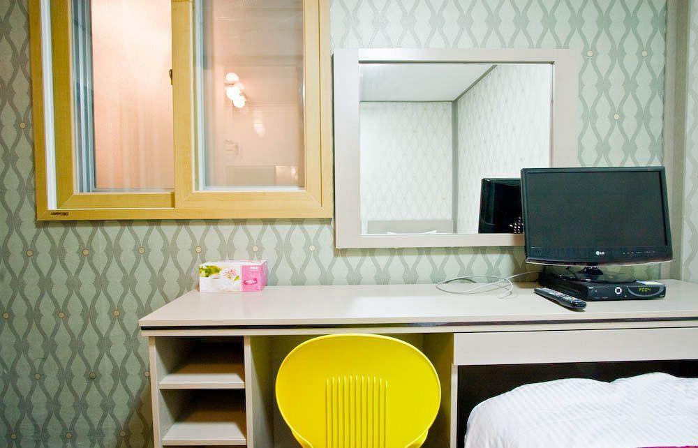 Oyo Hostel Myeongdong 2 Сеул Екстер'єр фото