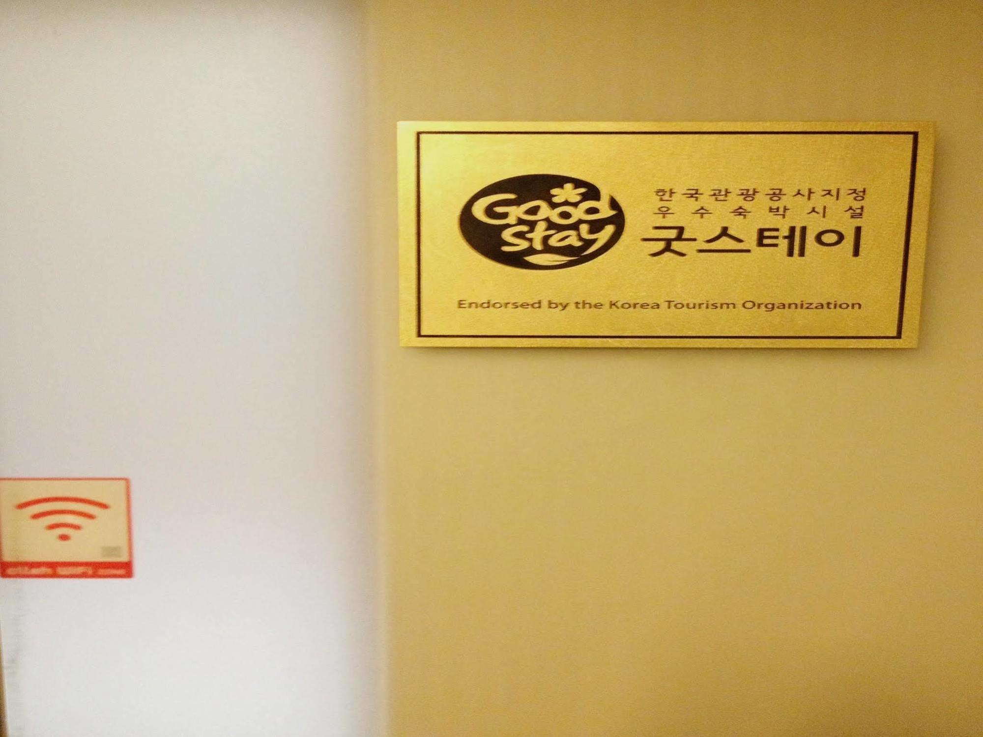 Oyo Hostel Myeongdong 2 Сеул Екстер'єр фото